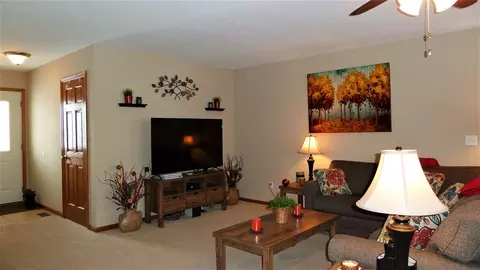 649 Ballymore Rd, Roscoe, IL 61073 photo 3