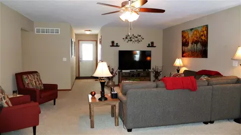 649 Ballymore Rd, Roscoe, IL 61073 photo 2