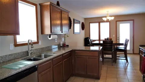 649 Ballymore Rd, Roscoe, IL 61073 photo 9