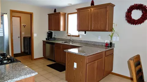 649 Ballymore Rd, Roscoe, IL 61073 photo 7