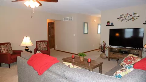 649 Ballymore Rd, Roscoe, IL 61073 photo 11