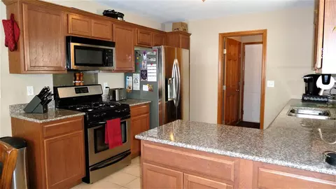 649 Ballymore Rd, Roscoe, IL 61073 photo 8