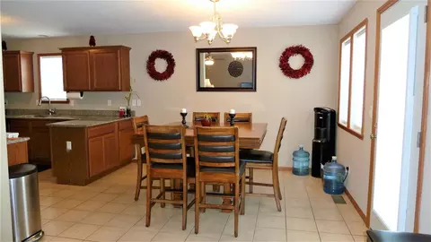 649 Ballymore Rd, Roscoe, IL 61073 photo 6