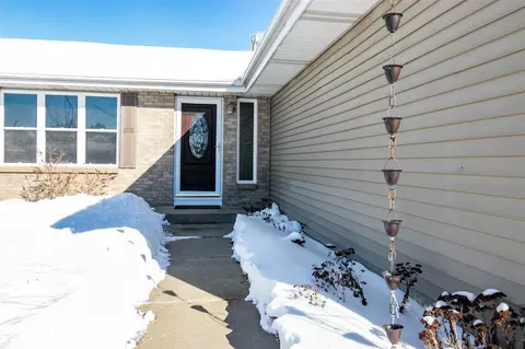 511 Merilot Dr, Roscoe, IL 61073 photo 2