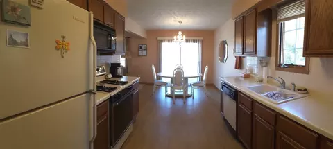 6480 Greystone Dr, Roscoe, IL 61073 photo 9