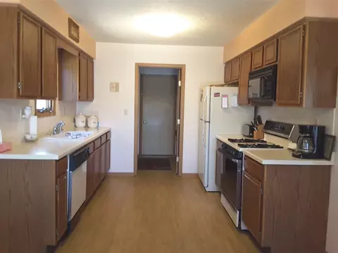 6480 Greystone Dr, Roscoe, IL 61073 photo 7