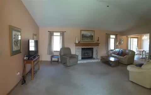 6480 Greystone Dr, Roscoe, IL 61073 photo 4