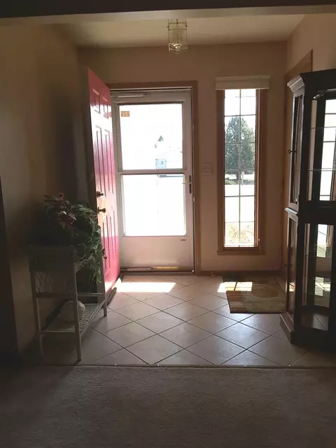 6480 Greystone Dr, Roscoe, IL 61073 photo 2