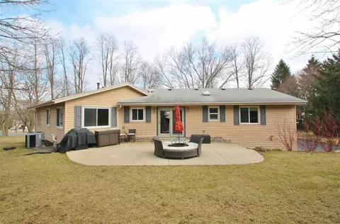 6969 Michelle Dr, Roscoe, IL 61073 photo 2