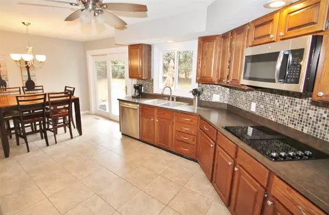 6969 Michelle Dr, Roscoe, IL 61073 photo 5