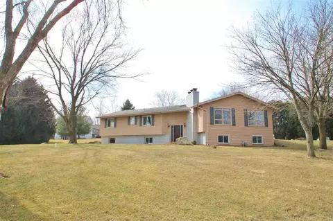 6969 Michelle Dr, Roscoe, IL 61073 photo 1