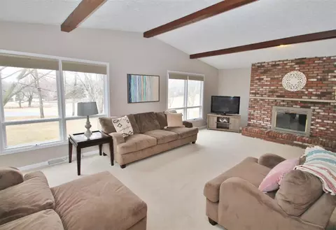 6969 Michelle Dr, Roscoe, IL 61073 photo 4