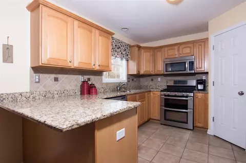 10608 Harrison Ct, Roscoe, IL 61073 photo 4