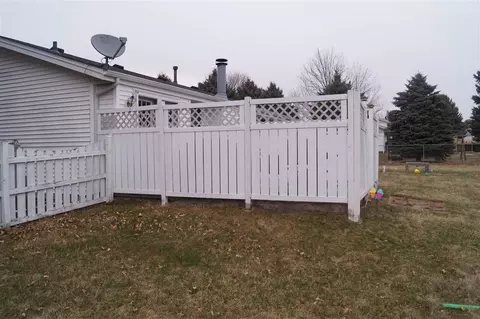 6453 Greystone Dr, Roscoe, IL 61073 photo 3