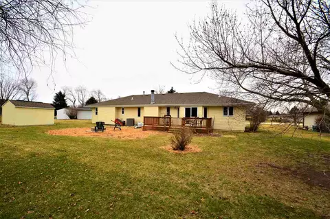 7464 Farview Dr, Cherry Valley, IL 61016 photo 2