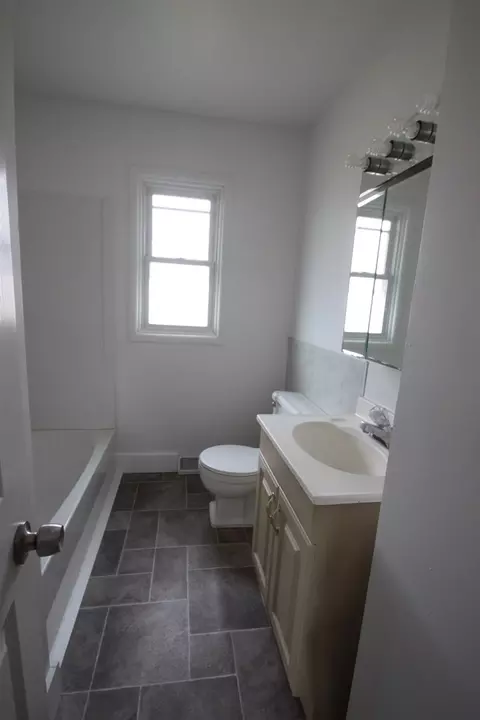 316 E 7th St, Belvidere, IL 61008 photo 9