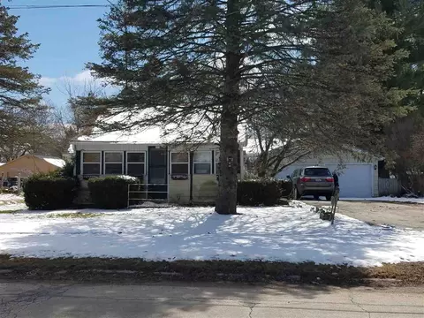 320 E Main St, Capron, IL 61012 photo 1