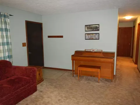 12119 Wagon Ln, Roscoe, IL 61073 photo 3