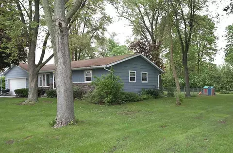 5303 Glenn Dr, Roscoe, IL 61073 photo 4