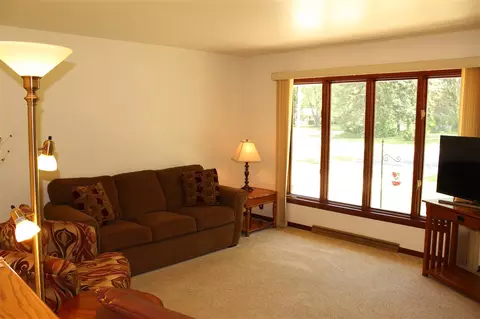 11128 3rd St, Roscoe, IL 61073 photo 4