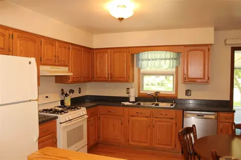 11128 3rd St, Roscoe, IL 61073 photo 7