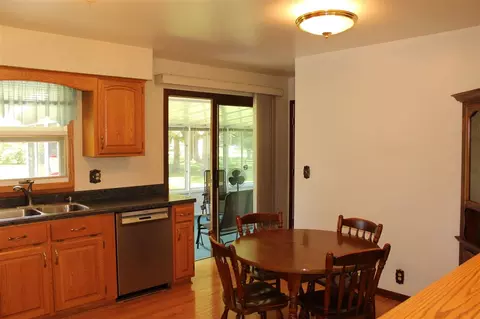11128 3rd St, Roscoe, IL 61073 photo 6