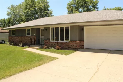 11128 3rd St, Roscoe, IL 61073 photo 2