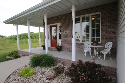 811 Mitchell Dr, Winnebago, IL 61088 photo 3