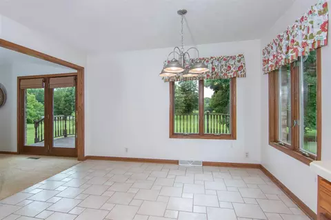 12084 Whispering Winds Dr, Roscoe, IL 61073 photo 10