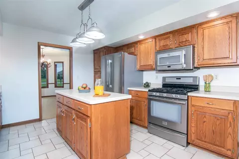 12084 Whispering Winds Dr, Roscoe, IL 61073 photo 9