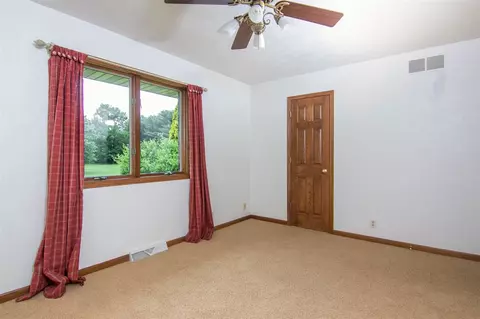 12084 Whispering Winds Dr, Roscoe, IL 61073 photo 15