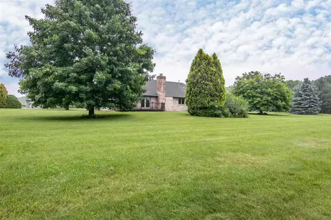 12084 Whispering Winds Dr, Roscoe, IL 61073 photo 2