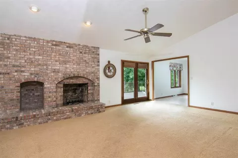12084 Whispering Winds Dr, Roscoe, IL 61073 photo 11