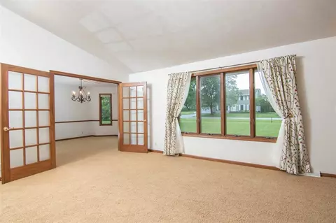 12084 Whispering Winds Dr, Roscoe, IL 61073 photo 5