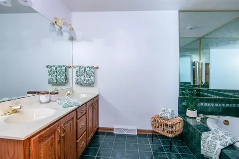 12084 Whispering Winds Dr, Roscoe, IL 61073 photo 21