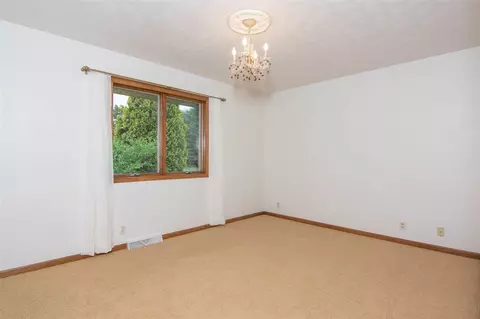 12084 Whispering Winds Dr, Roscoe, IL 61073 photo 17