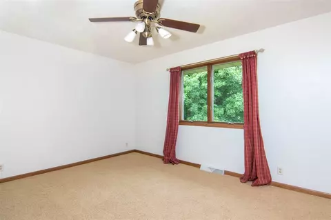 12084 Whispering Winds Dr, Roscoe, IL 61073 photo 16