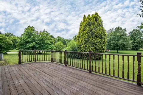 12084 Whispering Winds Dr, Roscoe, IL 61073 photo 13