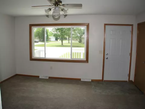 4454 Straw Ln, Roscoe, IL 61073 photo 2