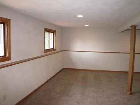 4454 Straw Ln, Roscoe, IL 61073 photo 14
