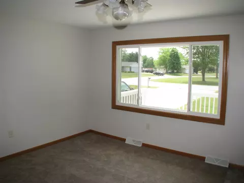 4454 Straw Ln, Roscoe, IL 61073 photo 3