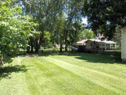 523 W 7th St, Pecatonica, IL 61063 photo 6