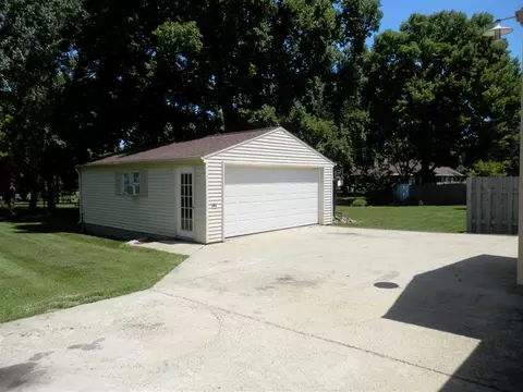 523 W 7th St, Pecatonica, IL 61063 photo 5