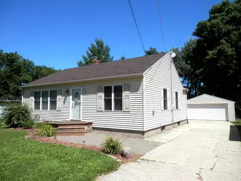 523 W 7th St, Pecatonica, IL 61063 photo 1