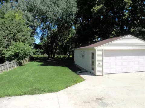 523 W 7th St, Pecatonica, IL 61063 photo 2