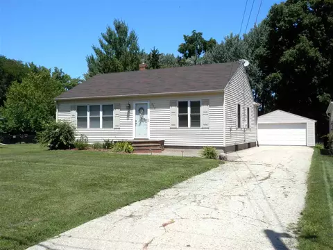 523 W 7th St, Pecatonica, IL 61063 photo 4