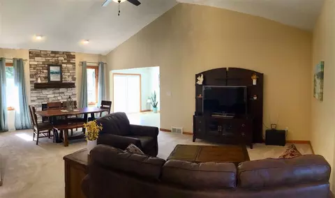 509 David Dr, Winnebago, IL 61088 photo 6