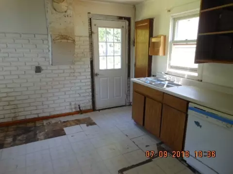 508 Elgin St, Cherry Valley, IL 61016 photo 4