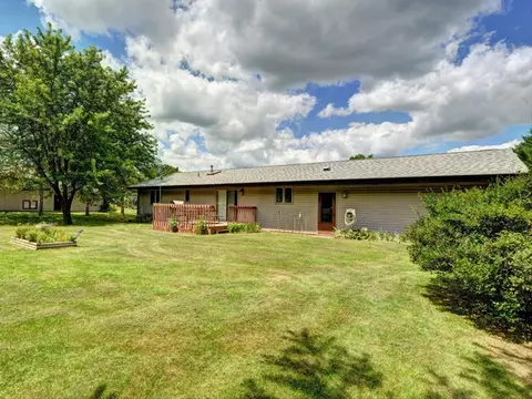 5845 Kelmor Dr, Roscoe, IL 61073 photo 12