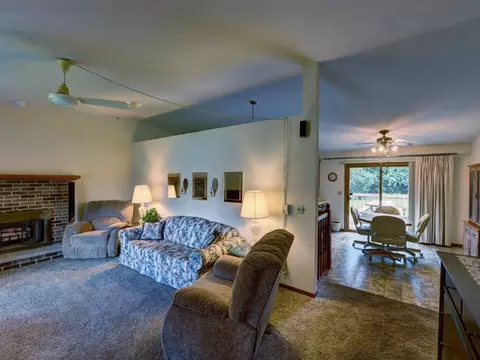 5845 Kelmor Dr, Roscoe, IL 61073 photo 3